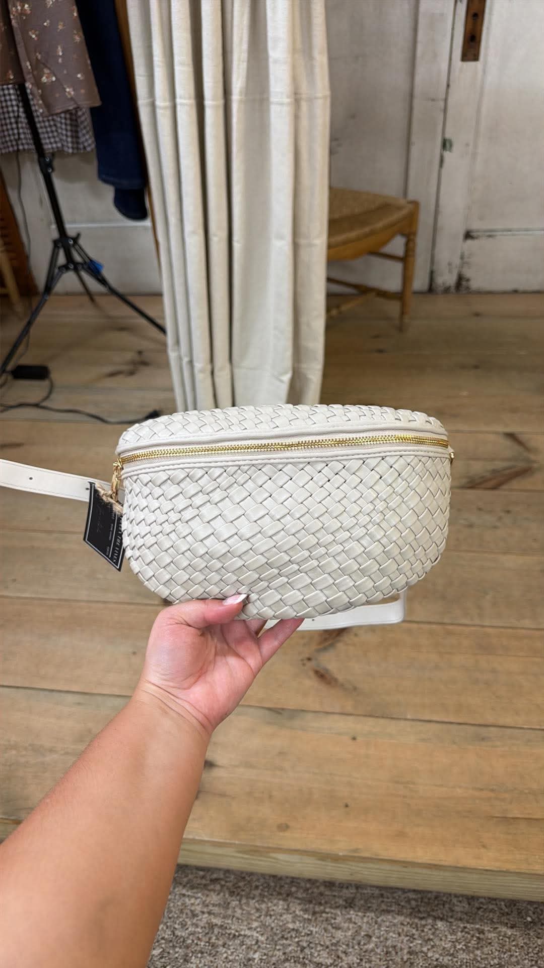 STONE BLYTHE SLING BAG