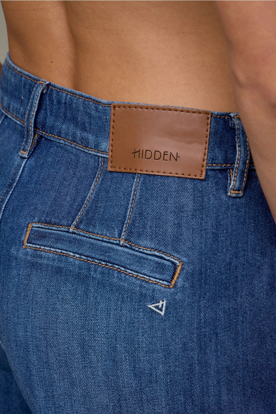 HIDDEN DARK WASH 31" INSEAM WIDE LEG TROUSER NORI