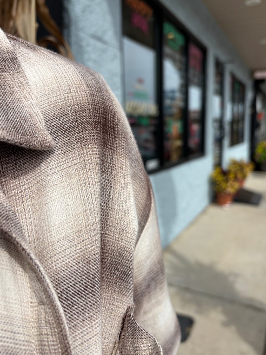 BROWN FLANNEL PLAID BUTTON UP SHIRT