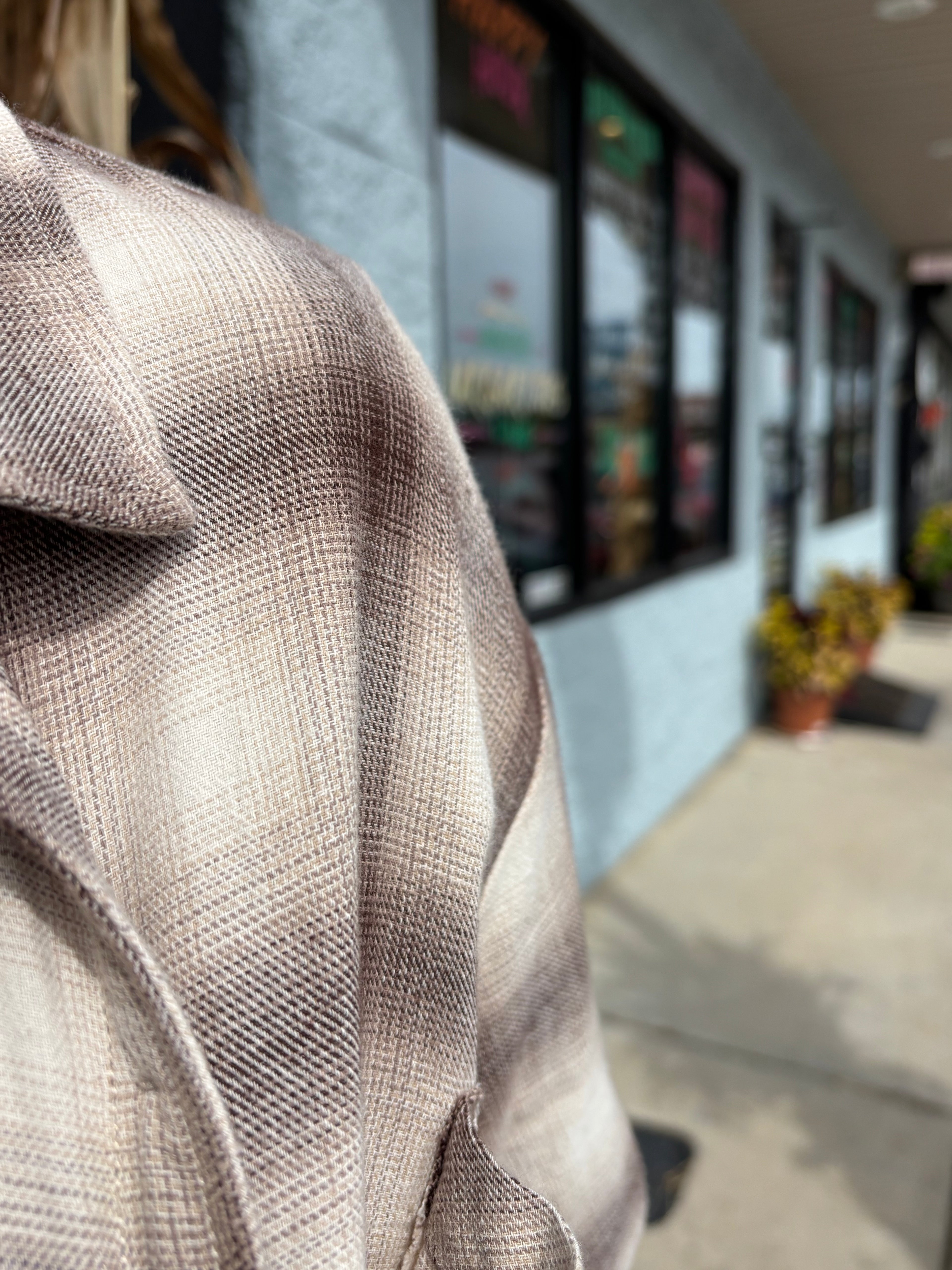 BROWN FLANNEL PLAID BUTTON UP SHIRT