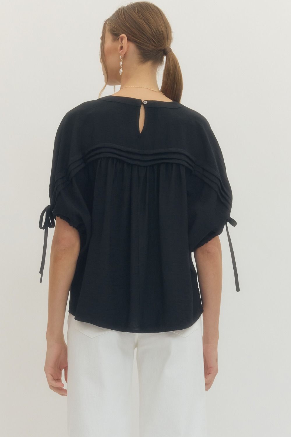 BLACK FLOWY SHORT SL BLOUSE
