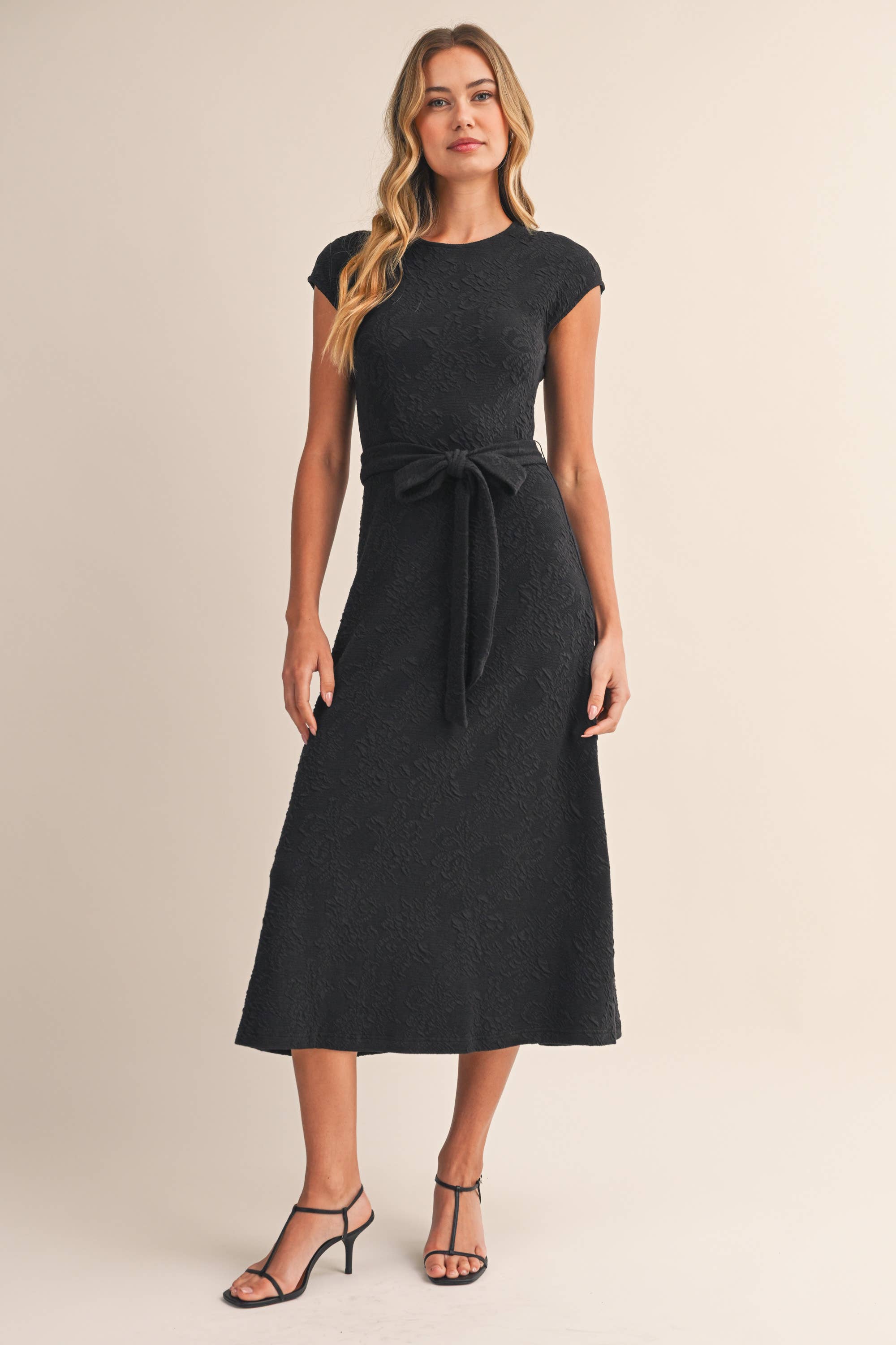 BLACK BELTED SHORT SLEEVE JACQUARD MIDI DRESS – BETWEEN THE VINES