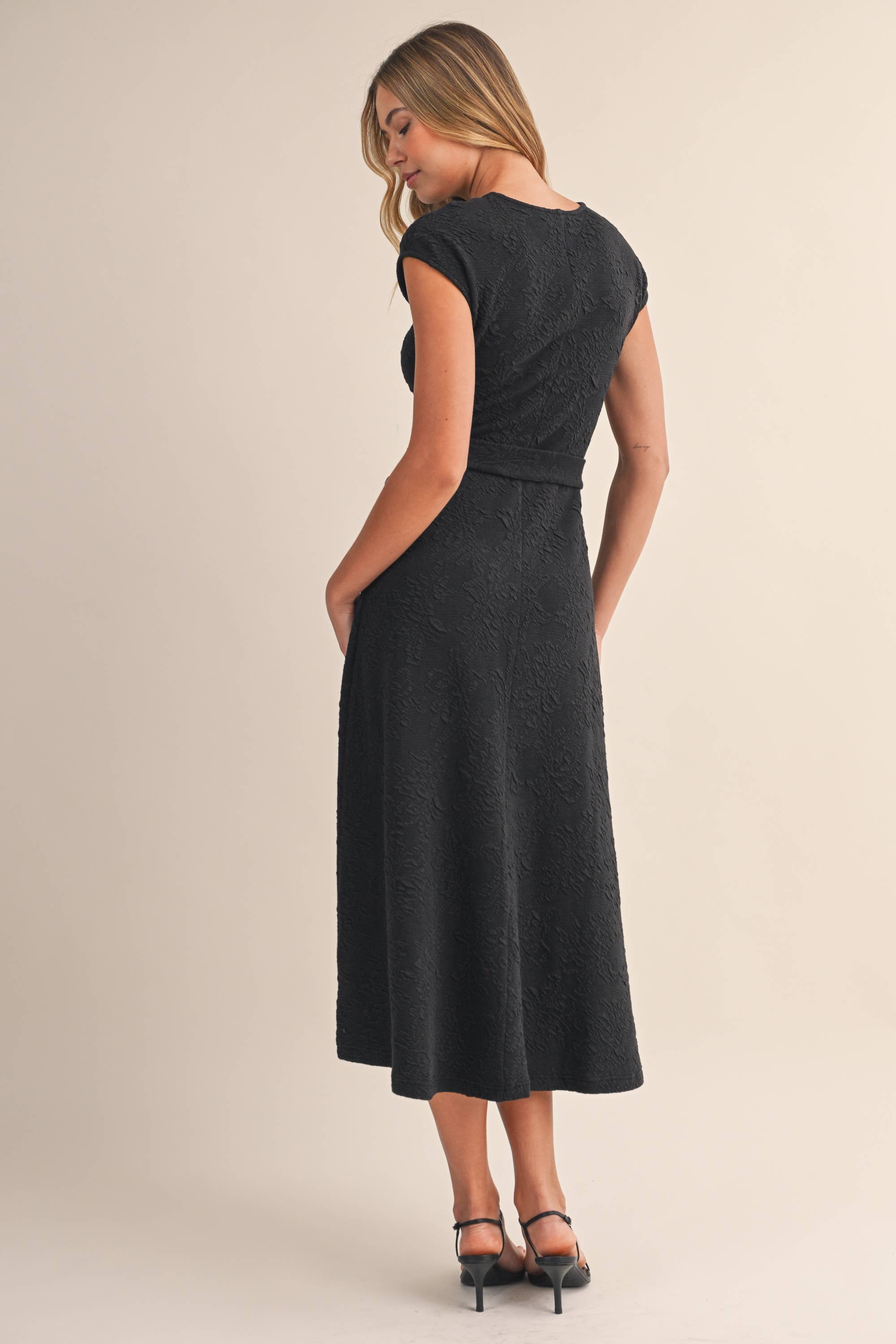 BLACK BELTED SHORT SLEEVE JACQUARD MIDI DRESS