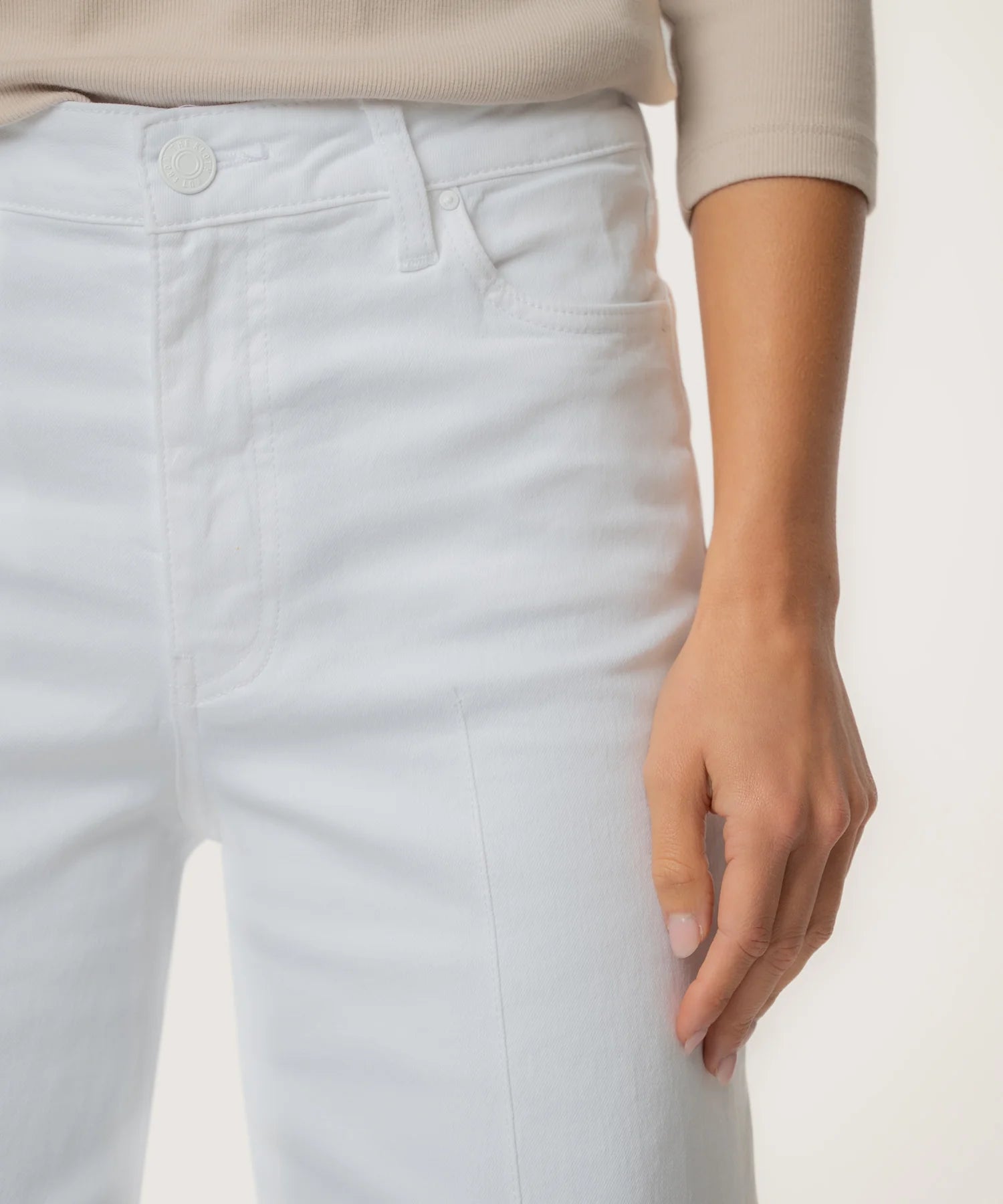 OPTIC WHITE KUT MEG HR FRT PINTUCK