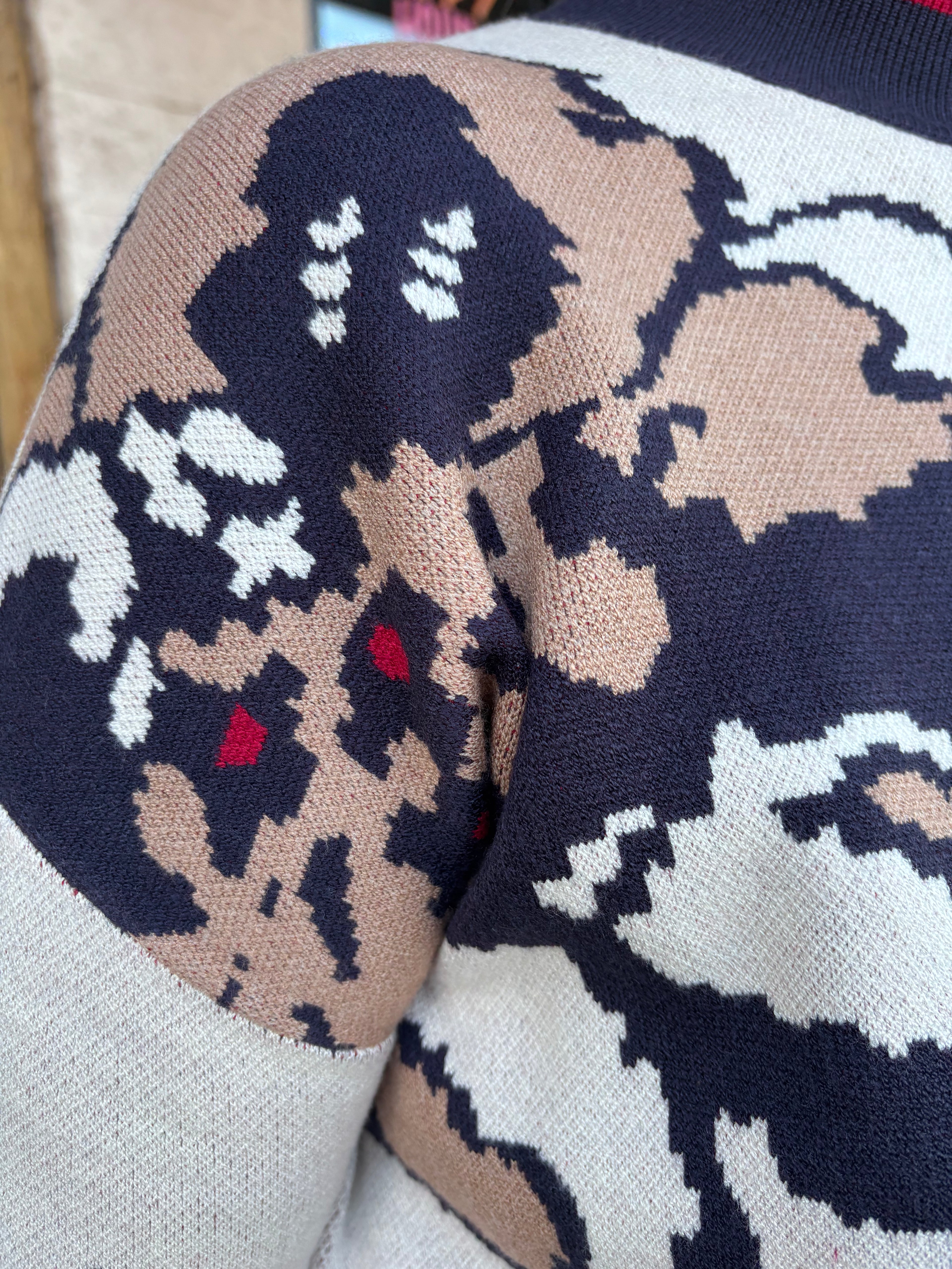 OATMEAL FLORAL SWEATER