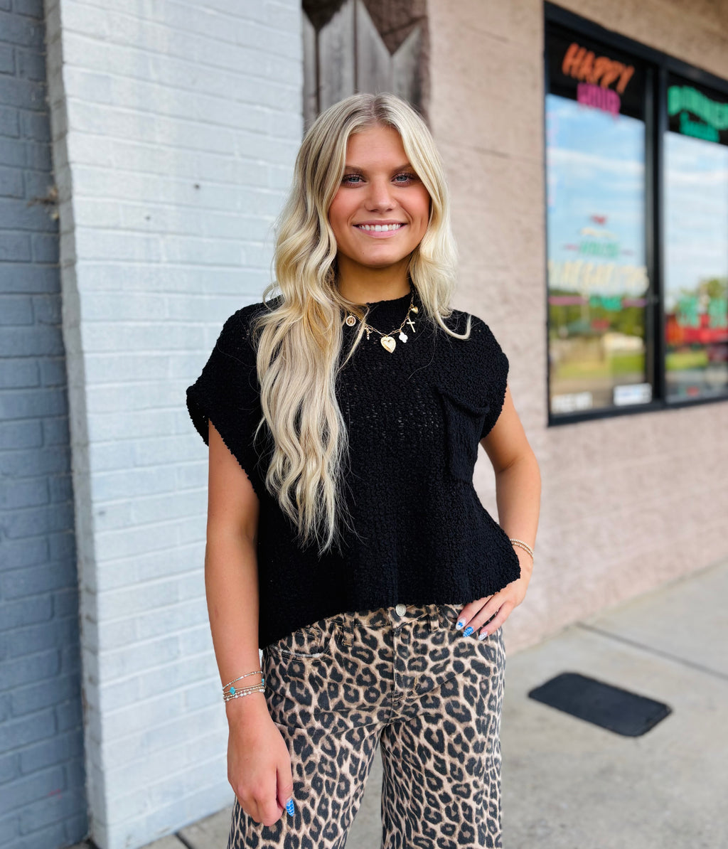 BLACK SLEEVELESS SWEATER