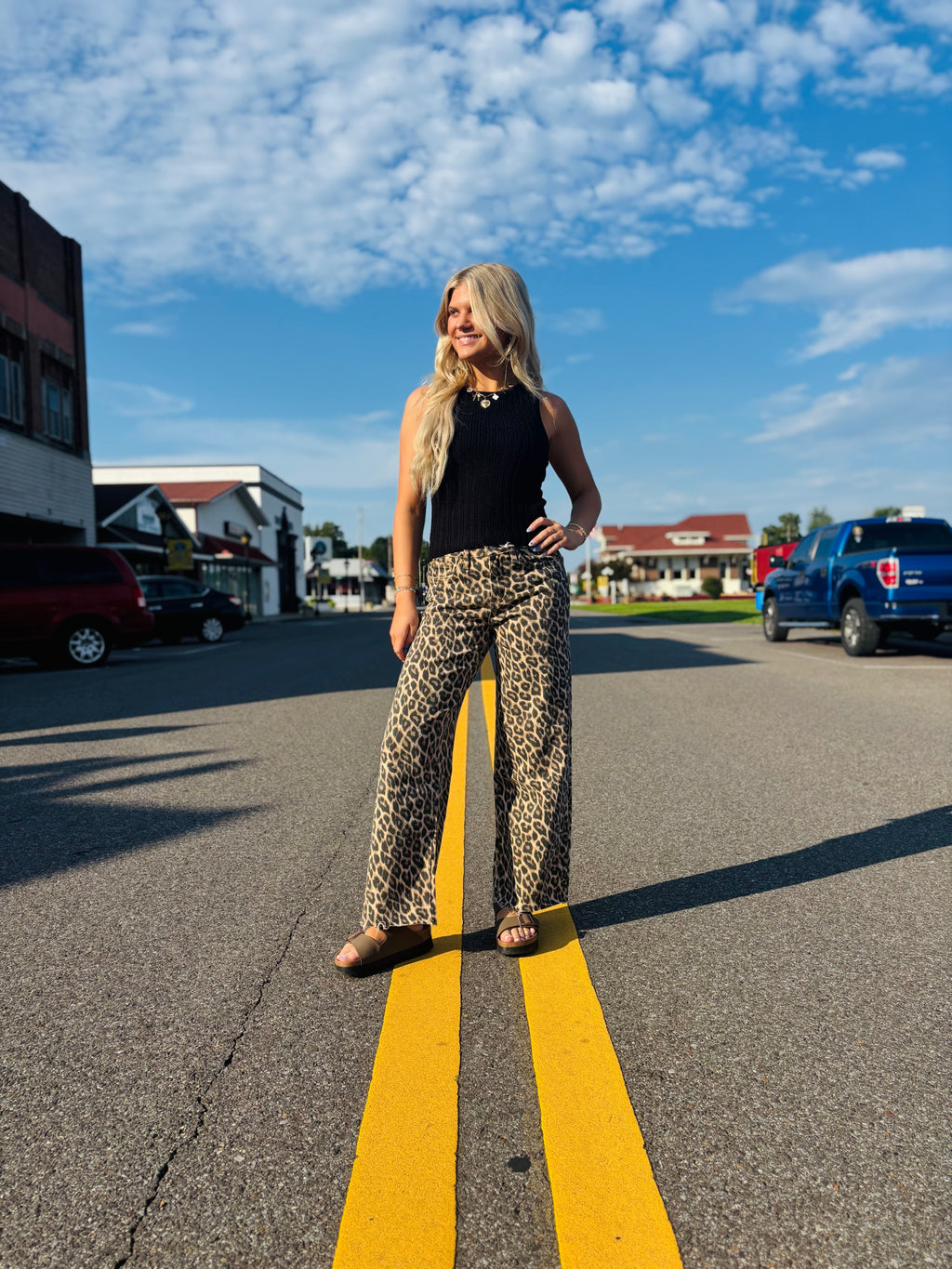 ANIMAL PRINT HIGH RISE ANIMAL PRINT CROP WIDE LEG JEANS