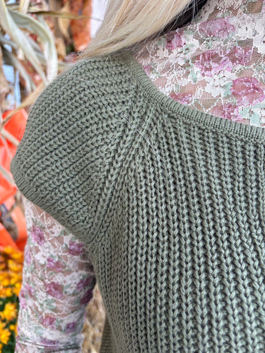 FRONT TIE SLEEVELESS SWEATER CARDIGAN: OLIVE