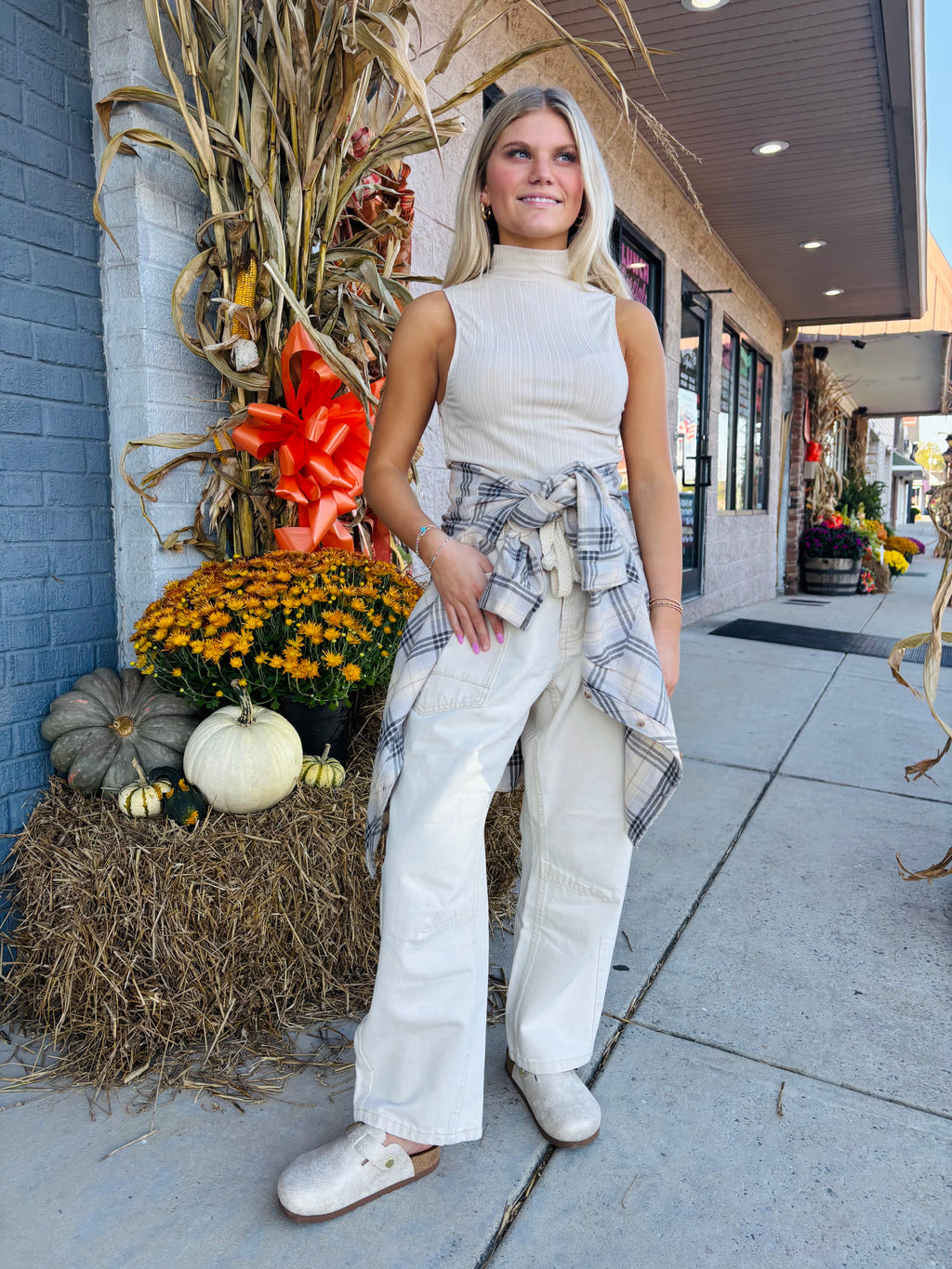 LT TAUPE RIBBED SLEEVELESS TURTLENECK