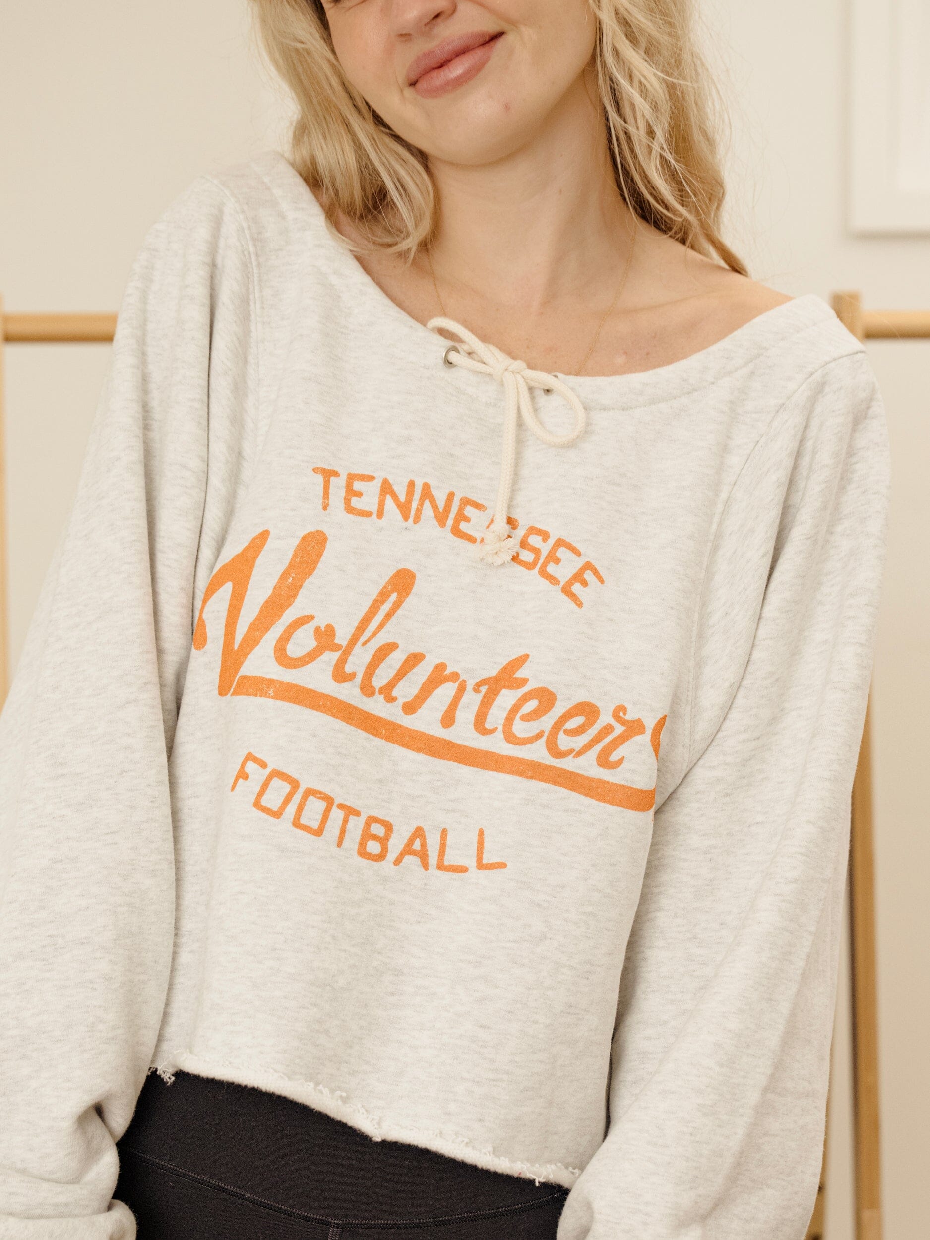 GREY TENNESSEE VOLS FOOTBALL STENCIL TIE OFF SHOULDER HI-DIVE SWEATSHIRT