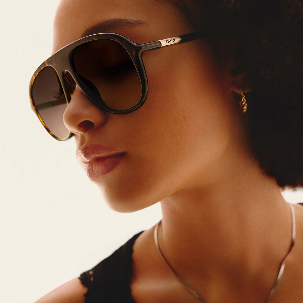 CHART TOPPER Dark Tort Frame / Brown Lens QUAY SUNGLASSES