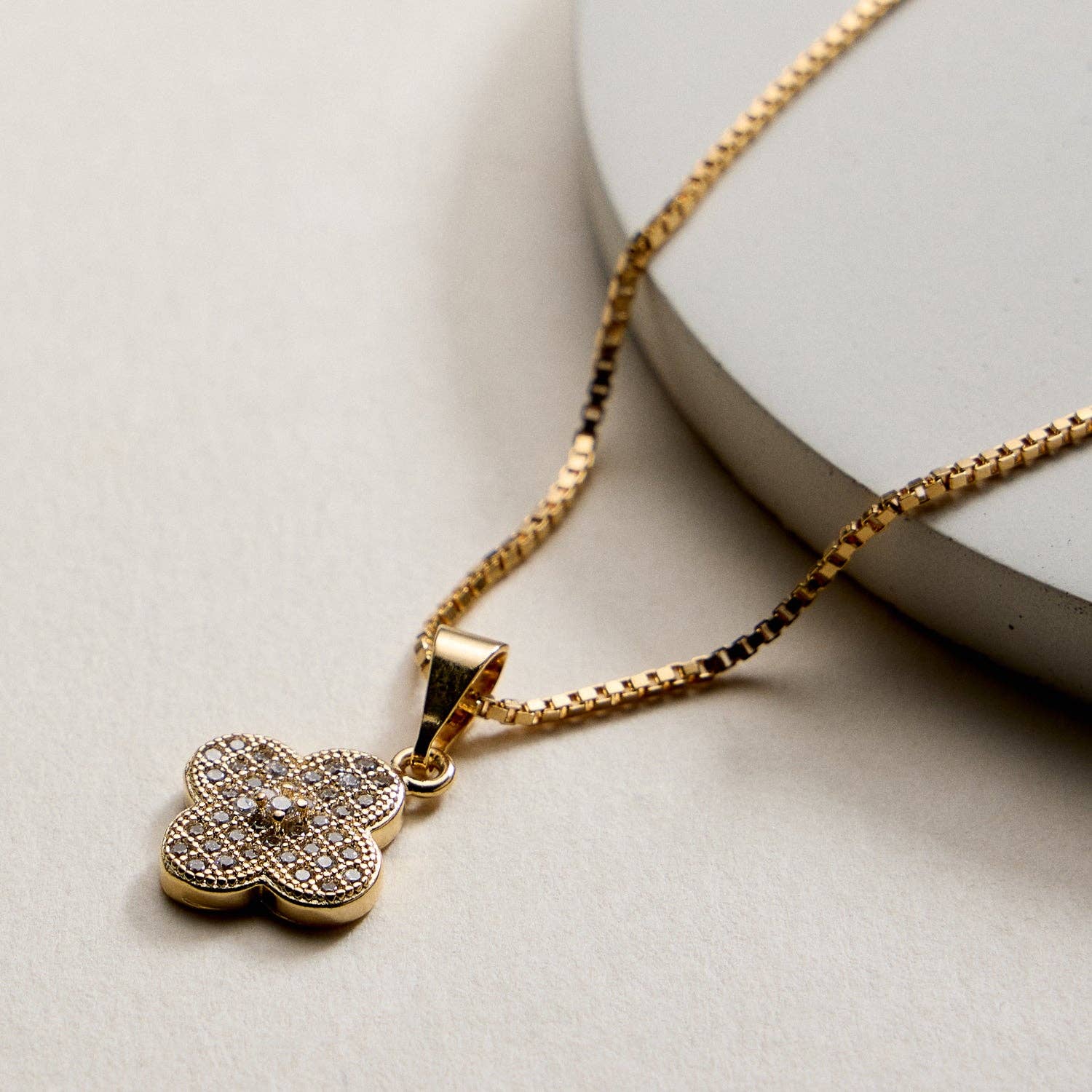Gold Filled Clover Pendant Necklace with Box Chain: GD / ONE