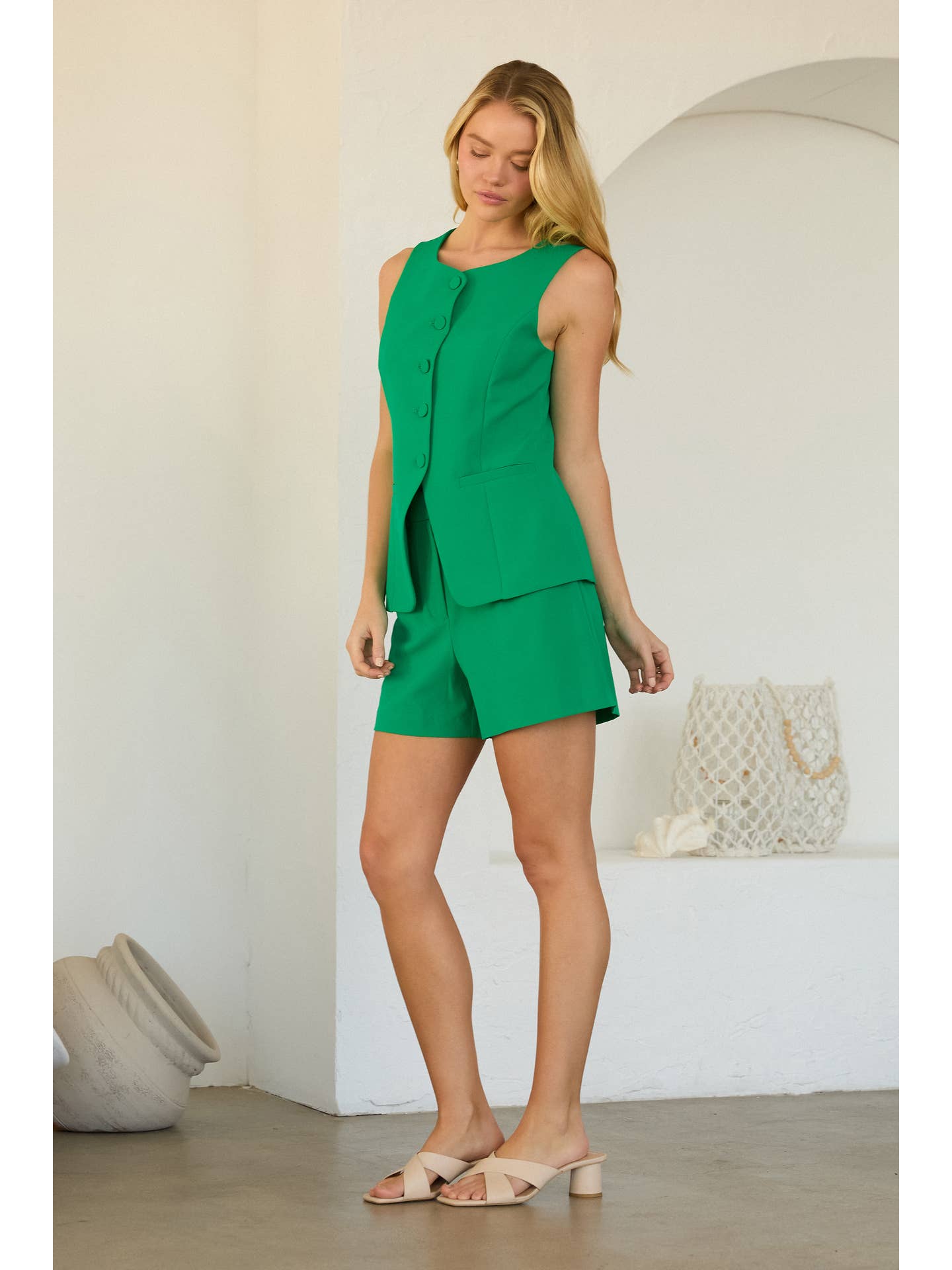 Kelly Green Tailored Button-Down Sleeveless Form-Fitting Vest