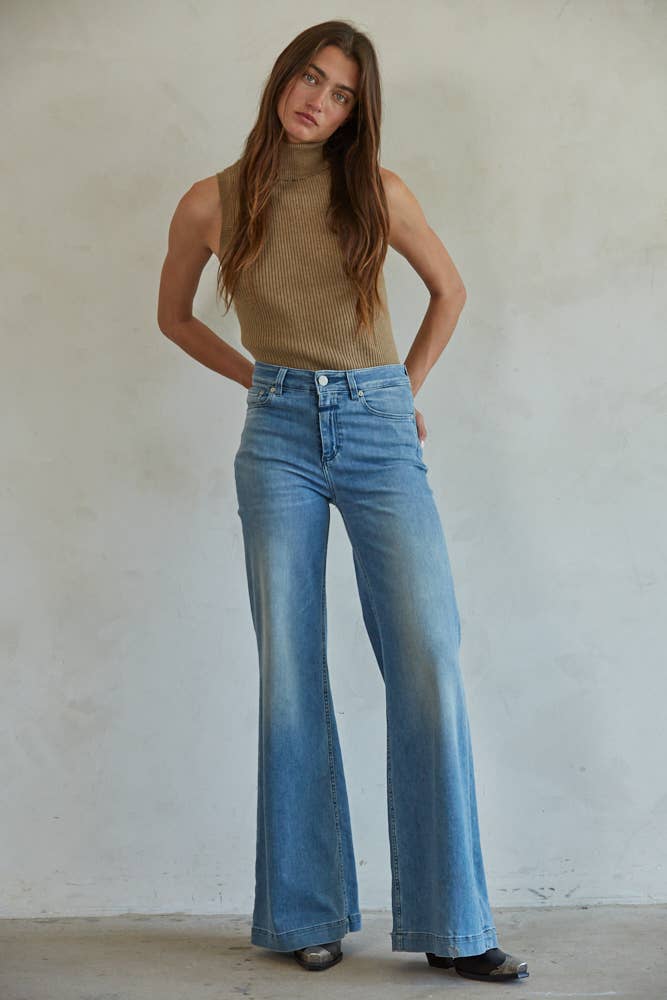 Knit Turtleneck Sleeveless Pullover Top: Off White