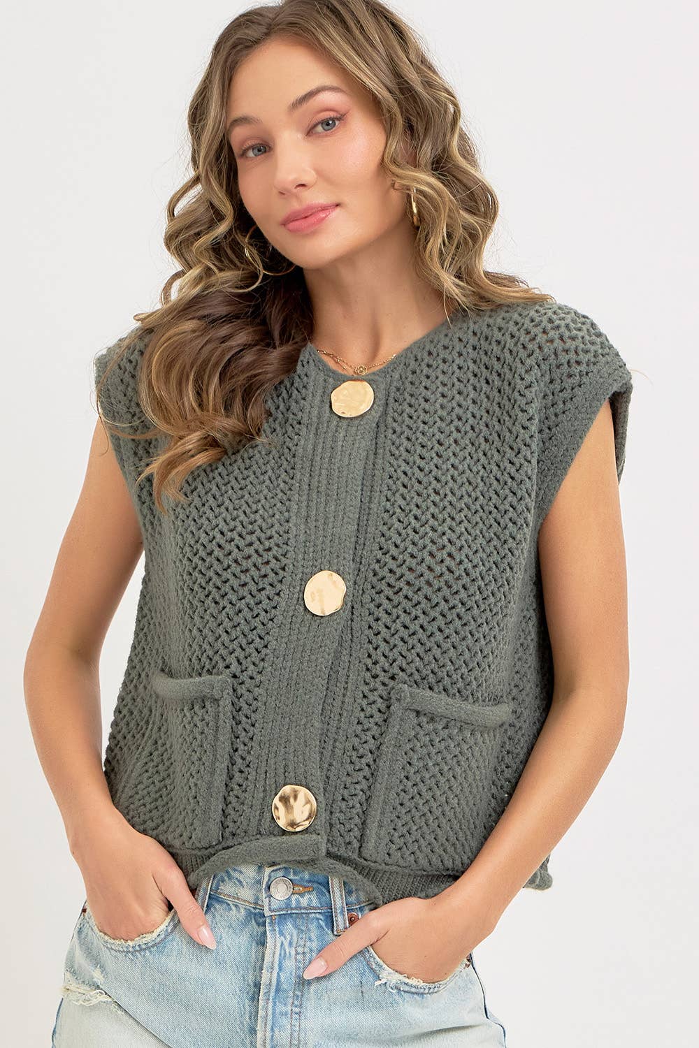 PINE BUTTON CLOSURE KNIT VEST TOP