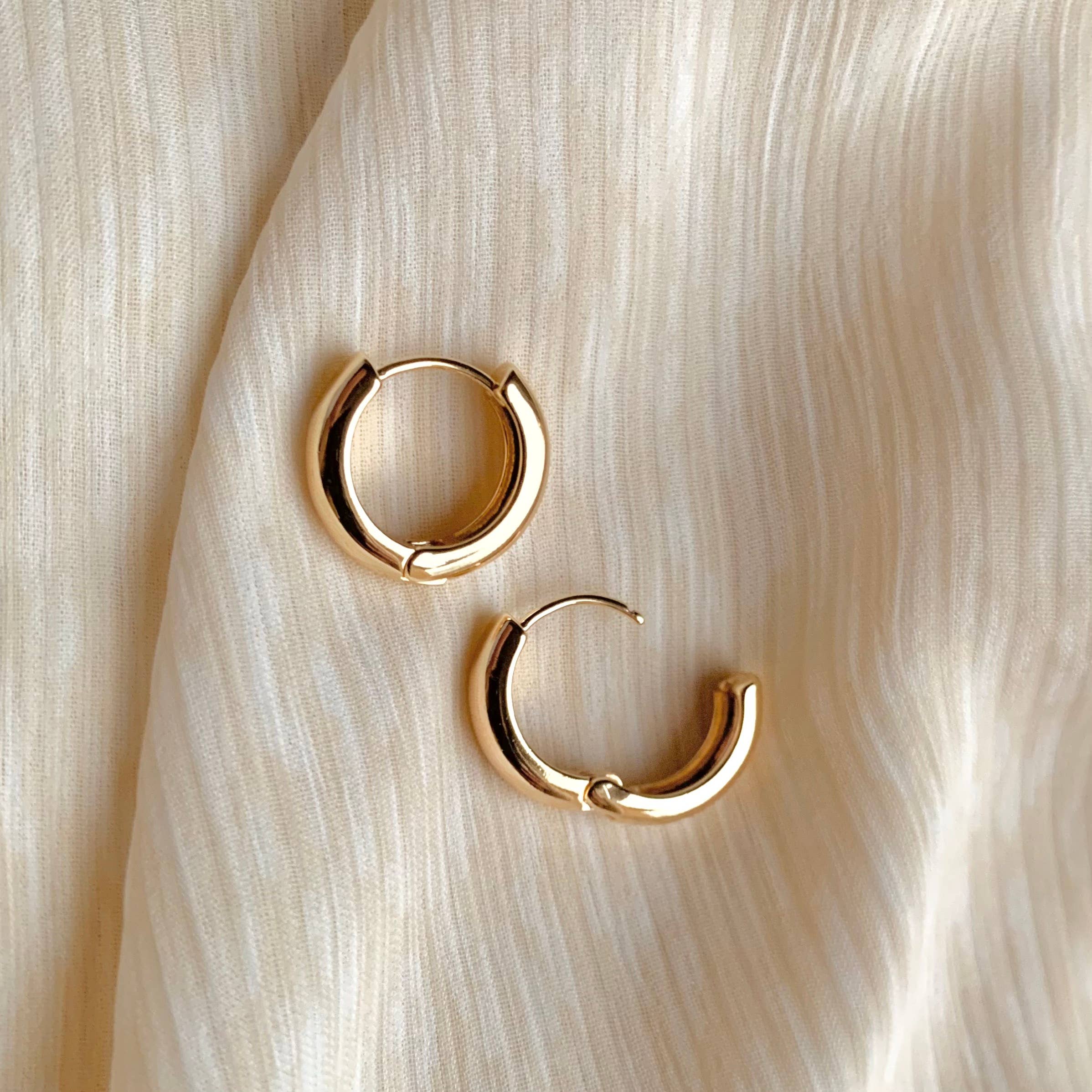 CHUBBIE HOOPS | gold | everyday hoop earrings | clasp hoops: 16mm